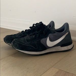 Nike Internationalist Womens